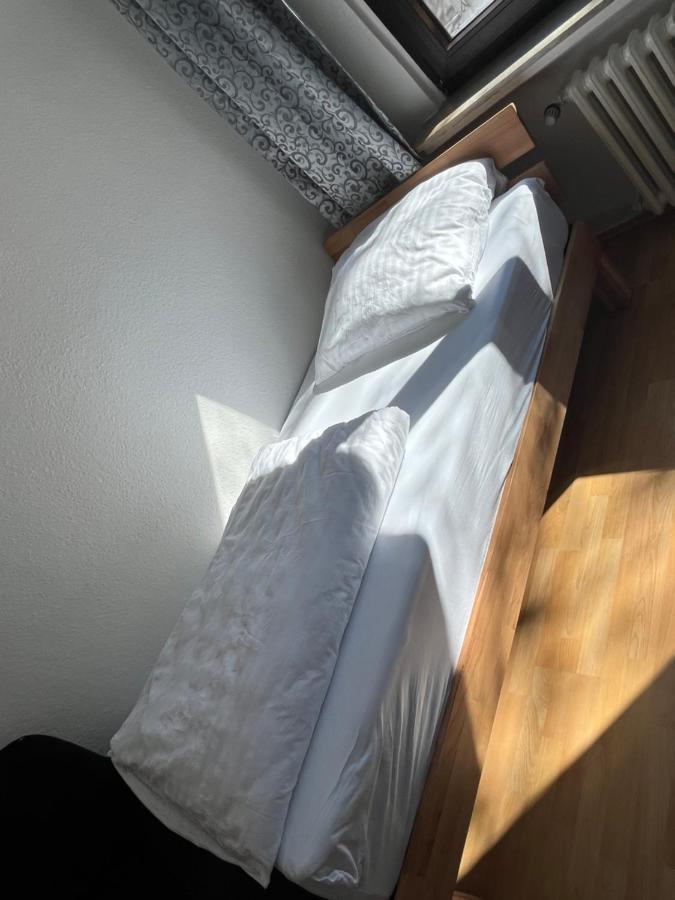 Zimmer Fuer Monteure, Handwerker Oder Reisende Essen Dış mekan fotoğraf